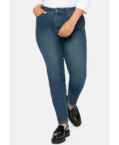 Figūrą apglundantys Sheego džinsai