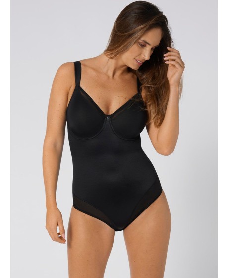 Triumph True Shape Sensation BSW formuojanti glaustinukė