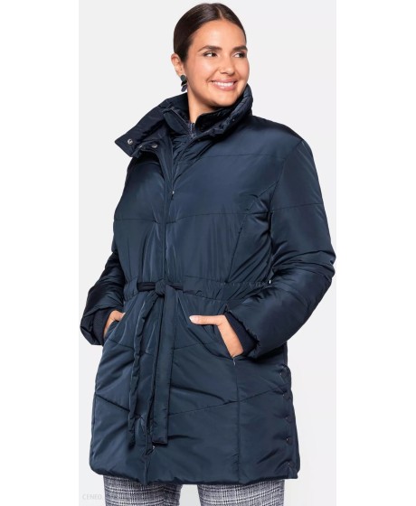 Šilta klubus dengianti Sheego striukė