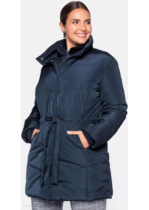 Šilta klubus dengianti Sheego striukė