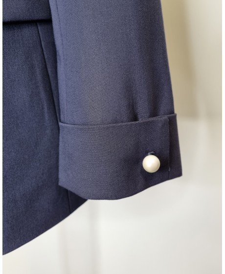 Klasikinis MONA švarkas su perlų imitacijos sagomis  - 4