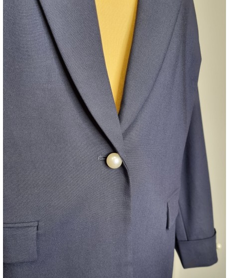 Klasikinis MONA švarkas su perlų imitacijos sagomis  - 5