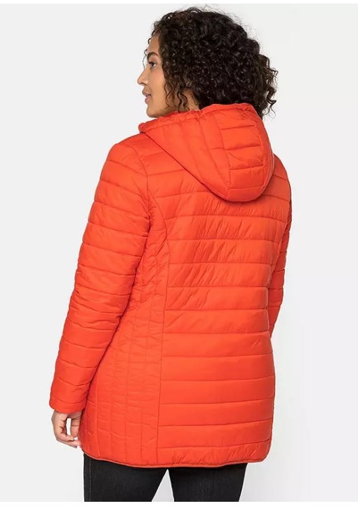 Ryški dygsniuota Sheego striukė