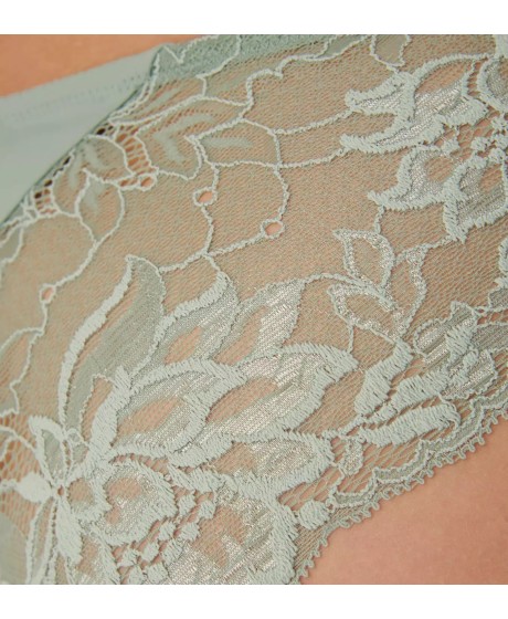 Triumph Amourette Charm Pure Brazilian