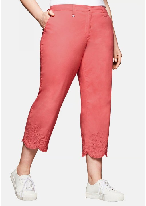 Sheego kapri stiliaus kelnės siuvinėtais galais