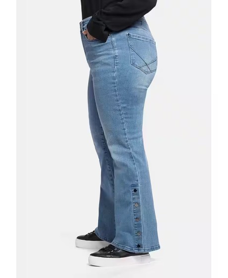 Platėjantys Sheego džinsai su dekoratyviais skeltukais