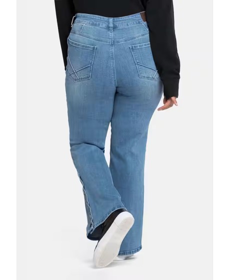 Platėjantys Sheego džinsai su dekoratyviais skeltukais