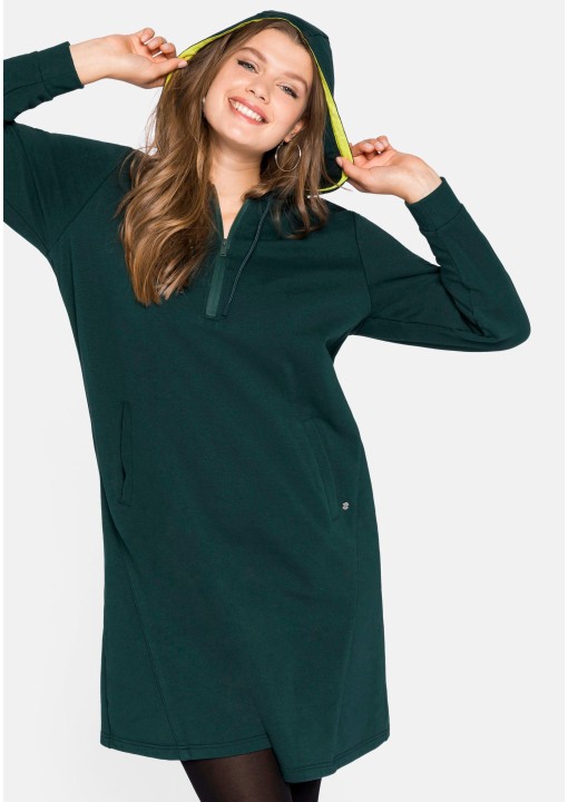 Sportinio stiliaus Sheego suknelė su gobtuvu