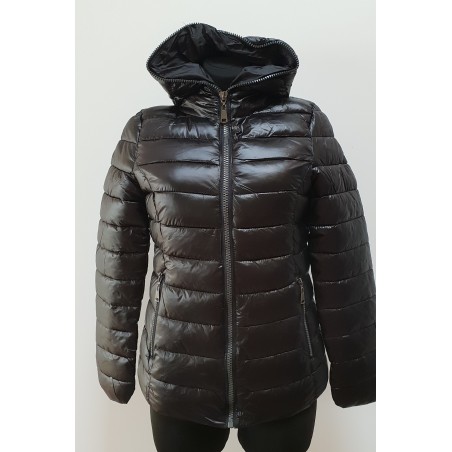 Trumpa dygsniuota striukė ARTIKA