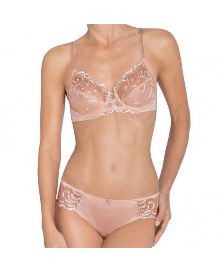 TRIUMPH Modern Finesse Tai