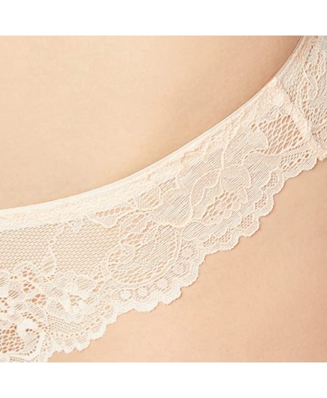 TRIUMPH TEMPTING LACE BRAZILIAN STRING