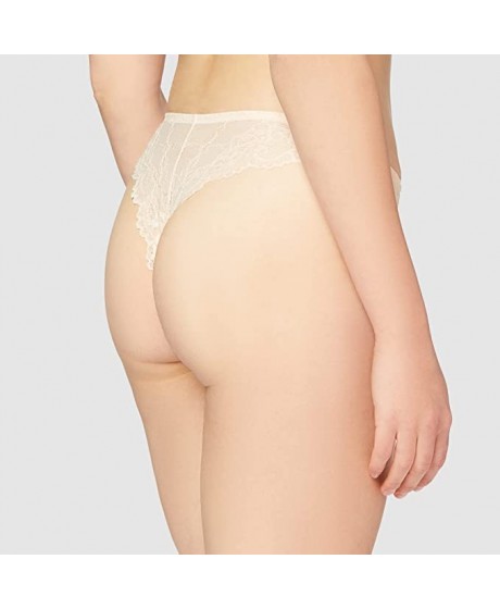 TRIUMPH TEMPTING LACE BRAZILIAN STRING