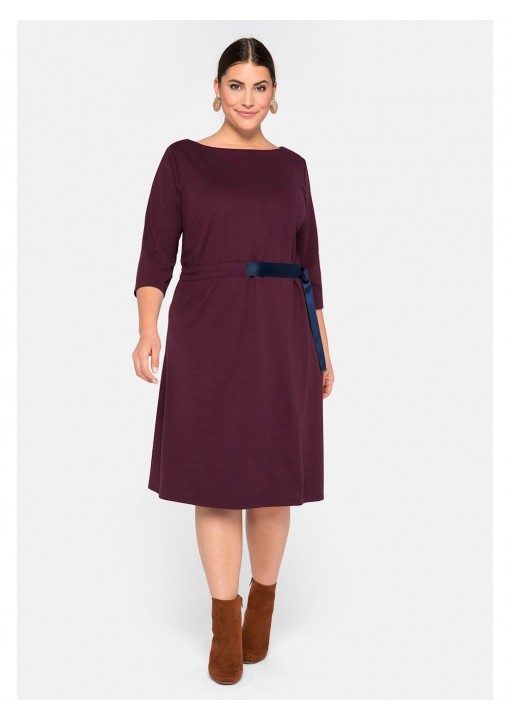 Sheego trikotažinė suknelė su kontrastingos spalvos dirželiu Sheego - 1