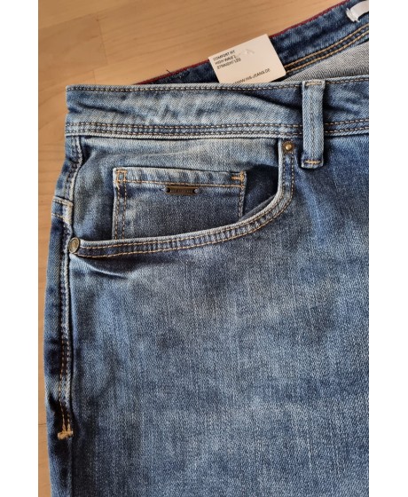 H.I.S. džinsai su siuvinėta kišenes ir aukštesniu liemeniu