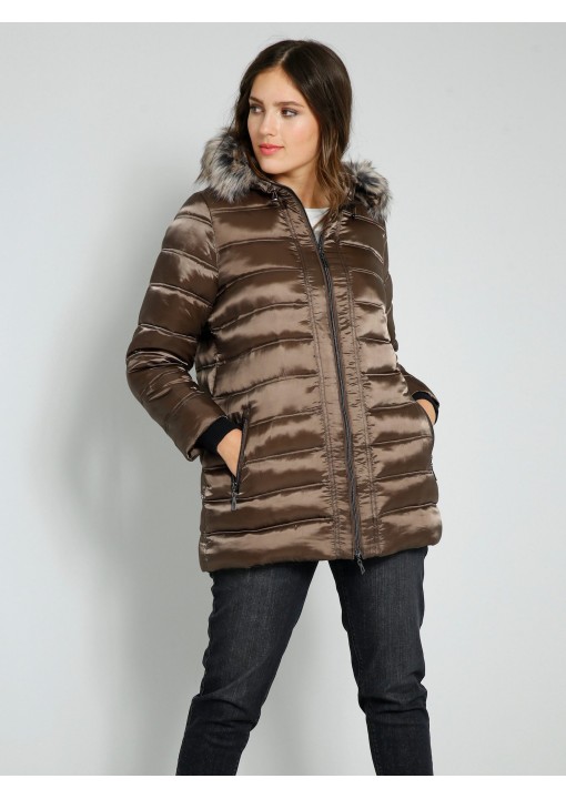 Dygsniuota Janet & Joyce striukė (padidinta)  - 1